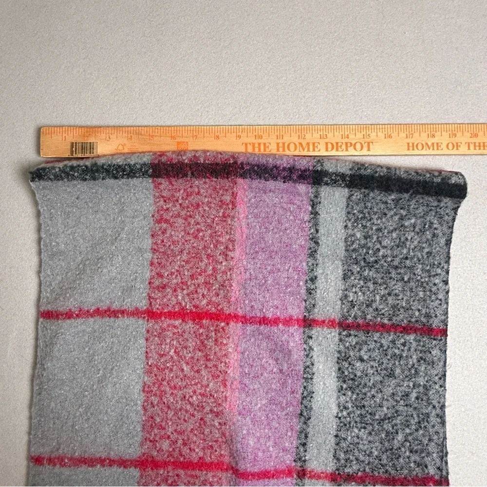 JUICY COUTURE Logo Cold Weather Winter Pink Red Gray Plaid Huge Feminine Black